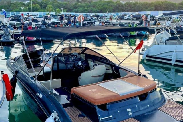 Location Bateau Sea Ray Bowrider Sport — Marina Smir dès 1 200 DH