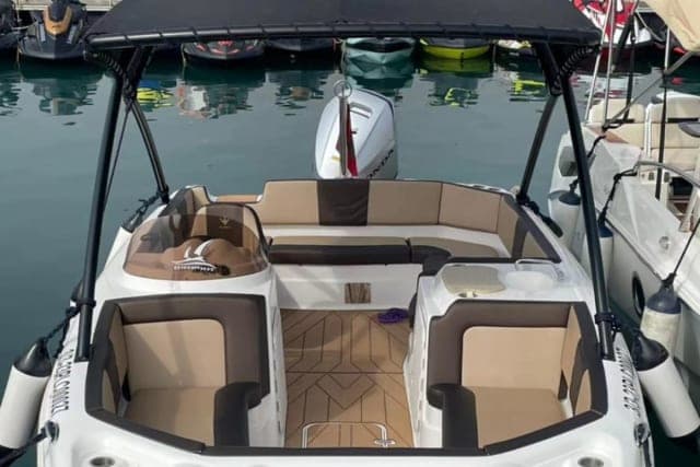 Location Bateau Greenyacht Bowrider — Marina Smir dès 1 200 DH