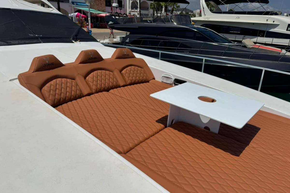 Location Yacht de Luxe Privatisé – Leopard 23 (23m / 15 PAX) 3