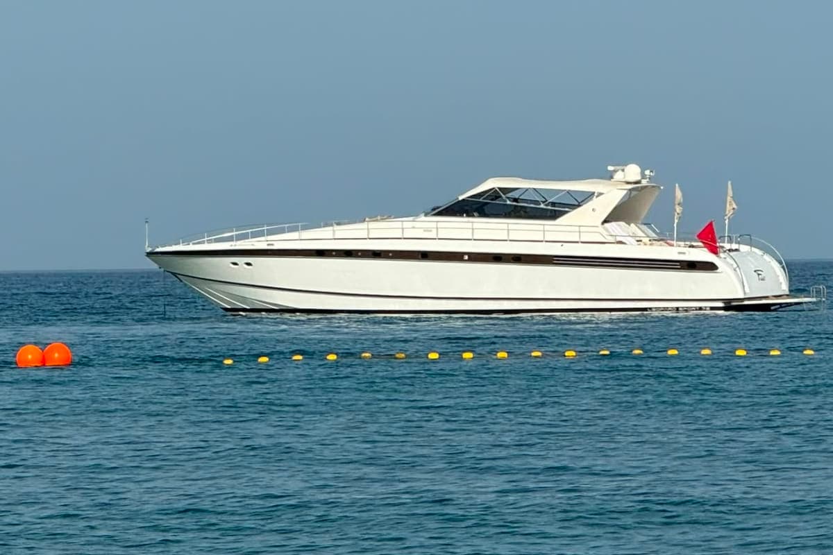 Location Yacht de Luxe Privatisé – Leopard 23 (23m / 15 PAX)