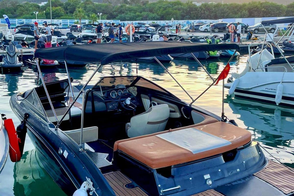 Location Bateau Sea Ray Bowrider Sport — Marina Smir dès 1 200 DH